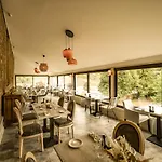 מלון Chateau De Fontanges