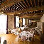 Chateau De Fontanges מלון 4*