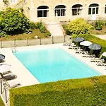 מלון Chateau De Fontanges 4*