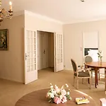 Chateau De Fontanges מלון