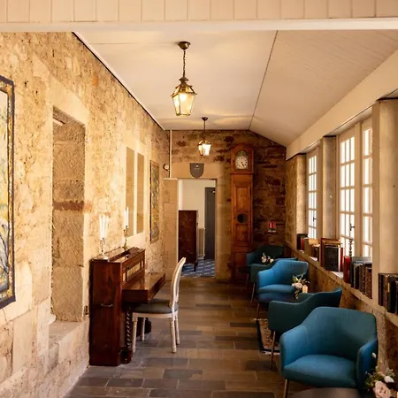 호텔 Chateau De Fontanges 4*